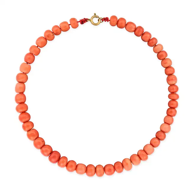 NO RESERVE - A CORAL BEAD NECKLACE comprising a single row of polished coral beads ranging