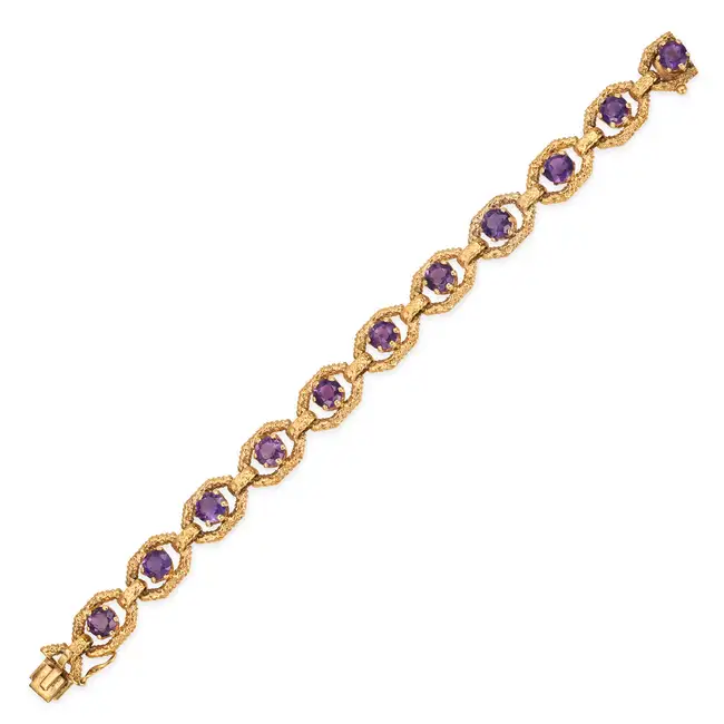 NO RESERVE - A MODERNIST AMETHYST BRACELET, 1975 in 9ct yellow gold, comprising a row of textured