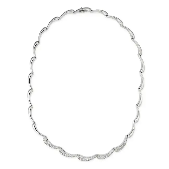 A DIAMOND NECKLACE in 18ct white gold, comprising a row of tear shaped links, the central section