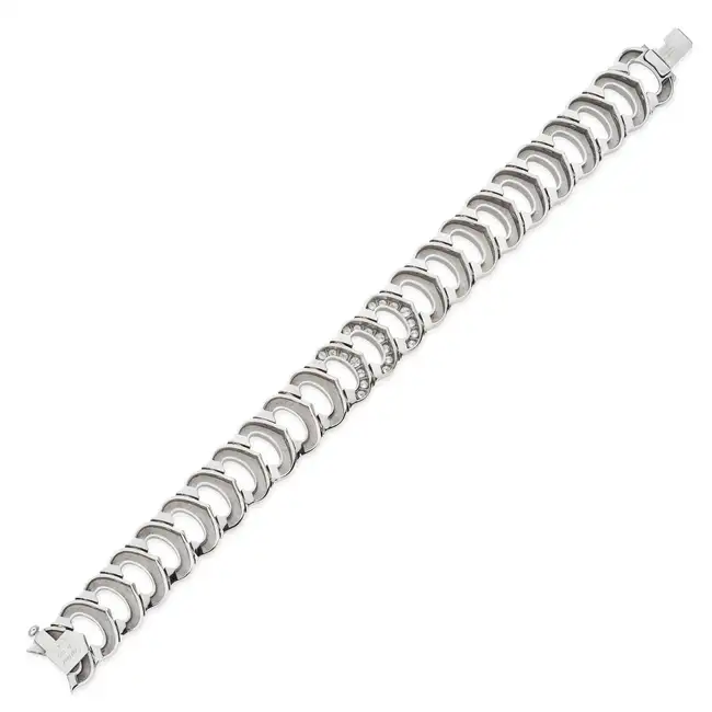 CARTIER, A DIAMOND C DE CARTIER BRACELET in 18ct white gold, comprising a row of C shaped links,
