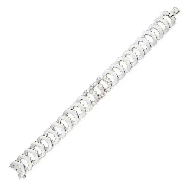 CARTIER, A DIAMOND C DE CARTIER BRACELET in 18ct white gold, comprising a row of C shaped links,