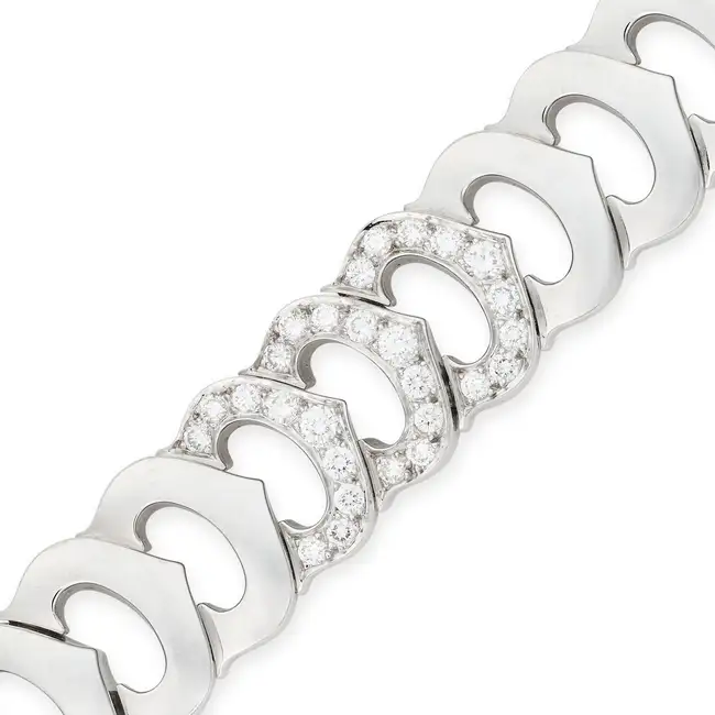 CARTIER, A DIAMOND C DE CARTIER BRACELET in 18ct white gold, comprising a row of C shaped links,