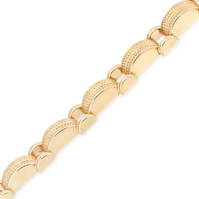 TIFFANY & CO, A RETRO GOLD TANK BRACELET in 14ct yellow gold, comprising a series of bevelled
