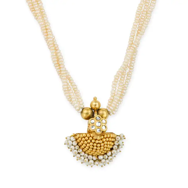 AN INDIAN PEARL PENDANT NECKLACE the pendant comprising gold beads, accented by a fringe of pearls