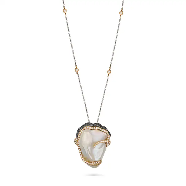 A BAROQUE PEARL AND DIAMOND PENDANT NECKLACE the pendant set with a baroque pearl of 30.0mm,