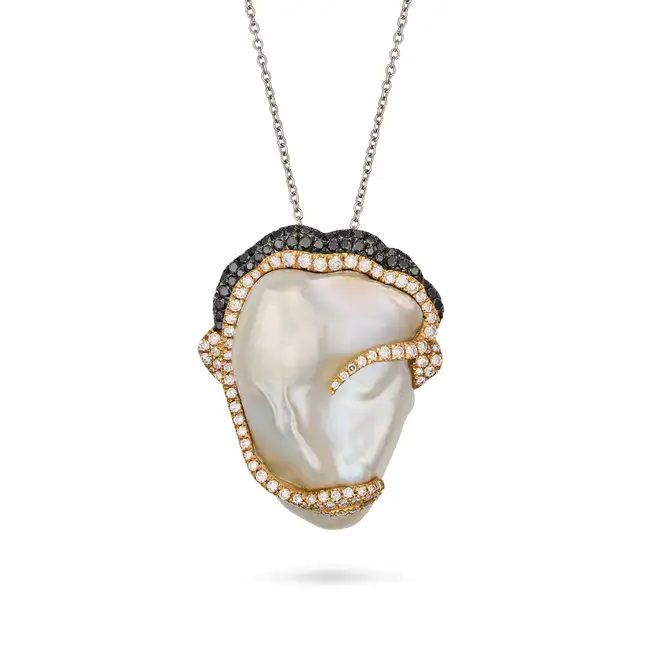 A BAROQUE PEARL AND DIAMOND PENDANT NECKLACE the pendant set with a baroque pearl of 30.0mm,