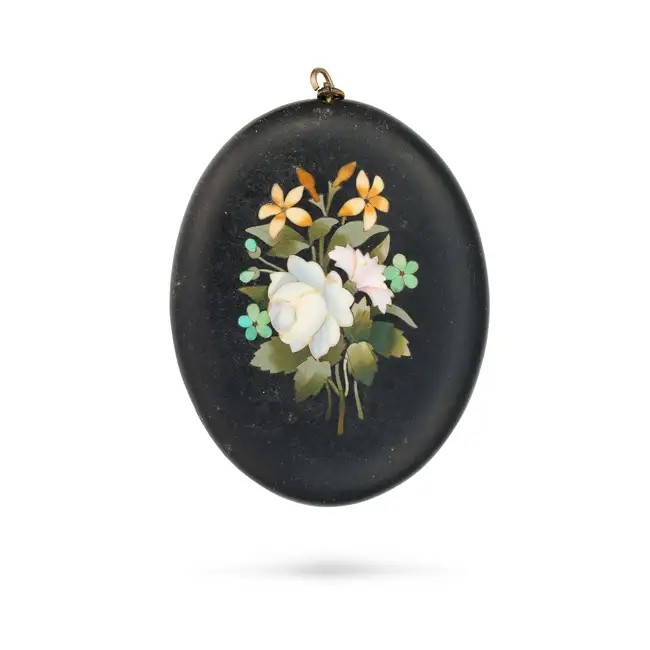 NO RESERVE - AN ANTIQUE PIETRA DURA LOCKET PENDANT the oval body formed of a single piece of