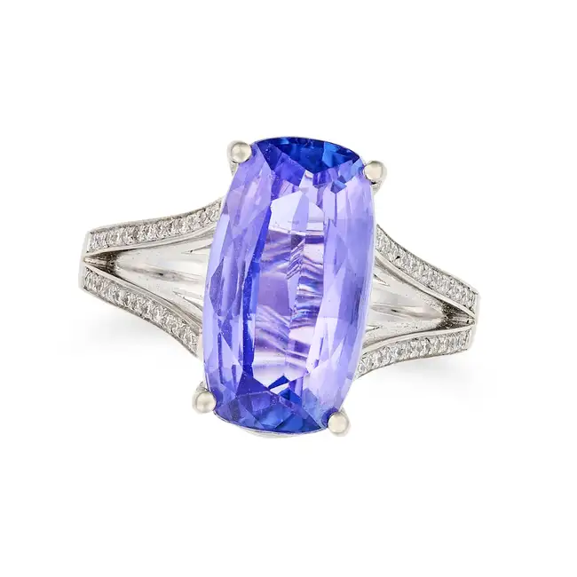 A TANZANITE AND DIAMOND RING in 18ct white gold, set with a cushion cut tanzanite of approximately
