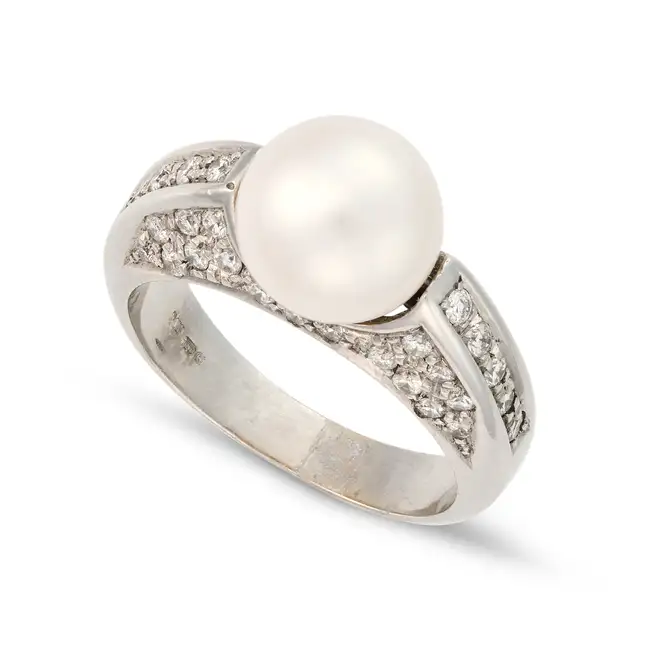 A PEARL AND DIAMOND DRESS RING in 18ct white gold, set with a pearl of 9.7mm, accented by pave set