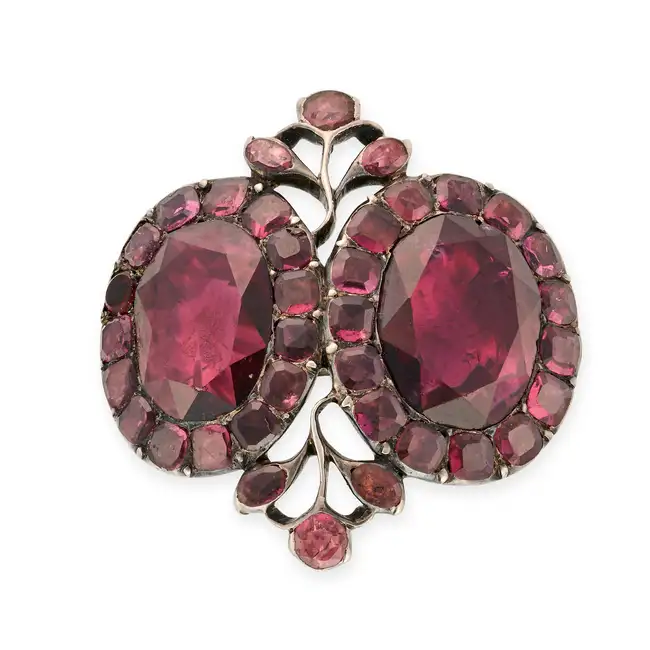 NO RESERVE - AN ANTIQUE GEORGIAN 'QUEEN ANNE' GARNET BROOCH, 18TH CENTURY in silver, set with two