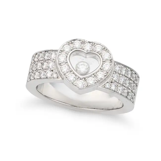 CHOPARD, A HAPPY DIAMONDS HEART RING in 18ct white gold, comprising a heart shaped locket with a