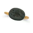AN ANCIENT HARDSTONE SCARAB SWIVEL RING the band set with a swivelling hardstone carved to depict