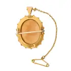 NO RESERVE - AN ANTIQUE VICTORIAN SHELL CAMEO BROOCH / PENDANT, CIRCA 1880 in 18ct yellow gold,