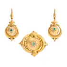 NO RESERVE - AN ANTIQUE EMERALD ETRUSCAN REVIVAL BROOCH AND EARRINGS SUITE, CIRCA 1855 in yellow