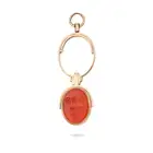 NO RESERVE - AN ANTIQUE FOLDING CARNELIAN INTAGLIO DESK SEAL in yellow gold, the folding seal with a