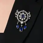 A FINE ANTIQUE SAPPHIRE AND DIAMOND BROOCH in yellow gold and silver, designed as a flower set