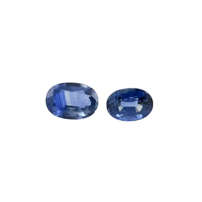 Two oval-shape sapphires, 2.67ct