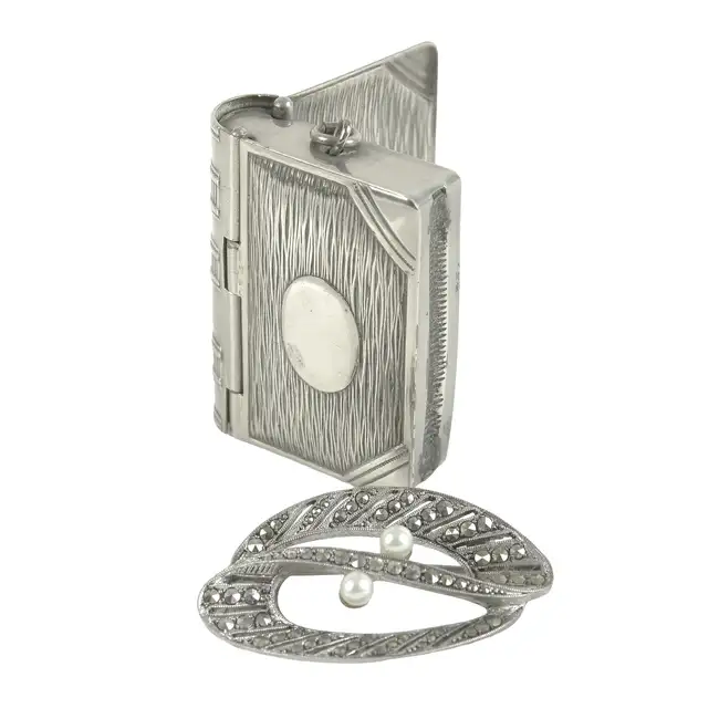 Assorted silver & metal novelties