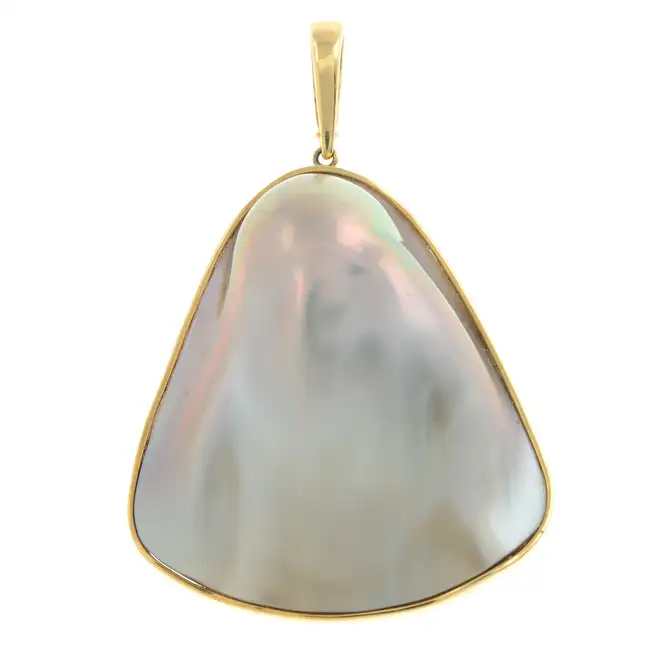 Mabé pearl pendant