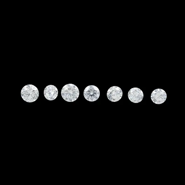 Seven brilliant-cut diamonds, 1.69ct