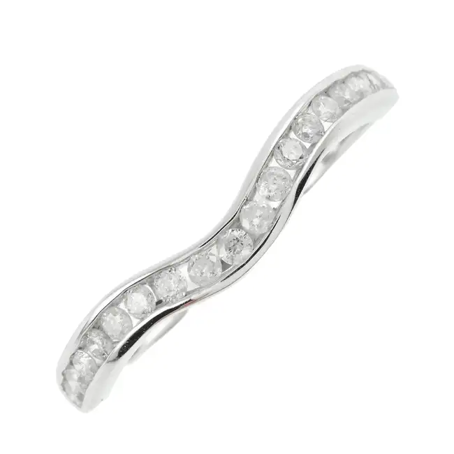 9ct gold diamond shaped band ring