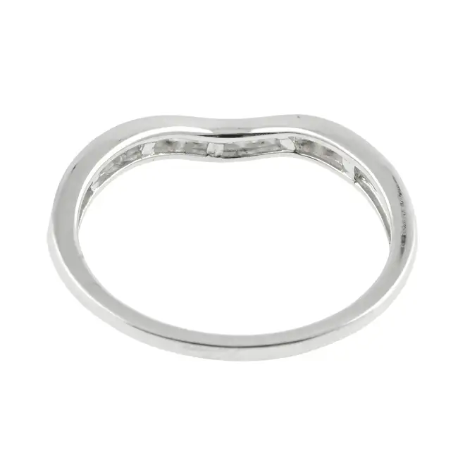 9ct gold diamond shaped band ring