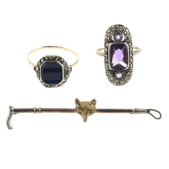 Two mid 20th c. gem rings & a brooch, AF