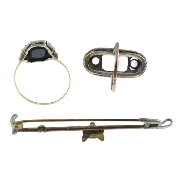 Two mid 20th c. gem rings & a brooch, AF
