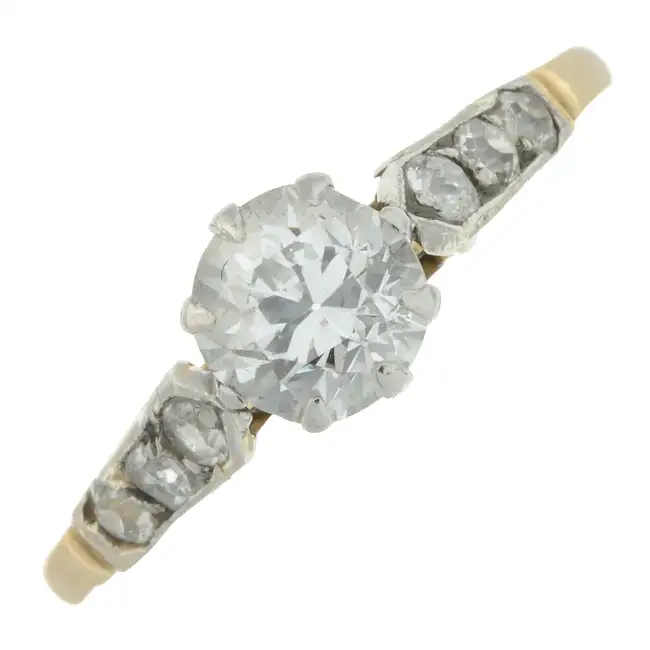 Diamond ring, with diamond line shoulders