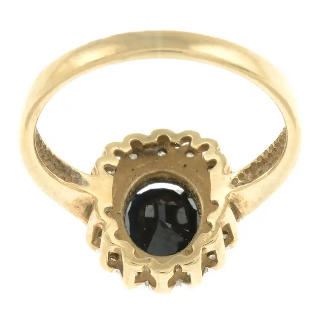 9ct gold sapphire & diamond cluster ring