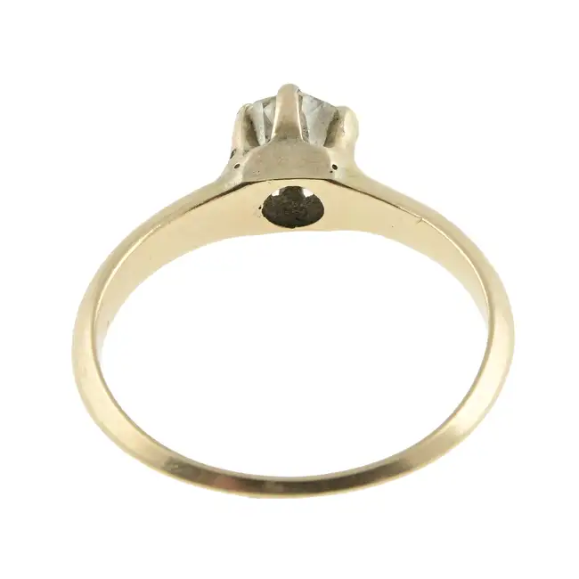 Diamond single-stone ring
