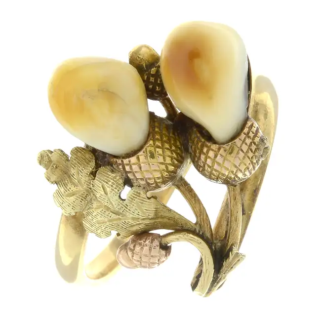 Foliate ring, with acorn tooth detail