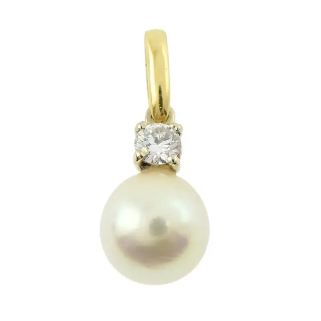 Cultured pearl & diamond pendant