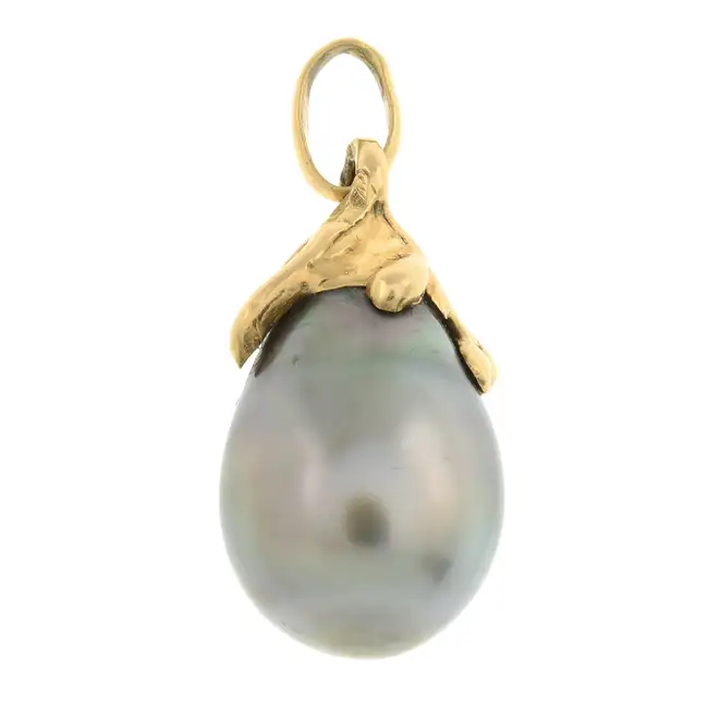 Cultured pearl pendant