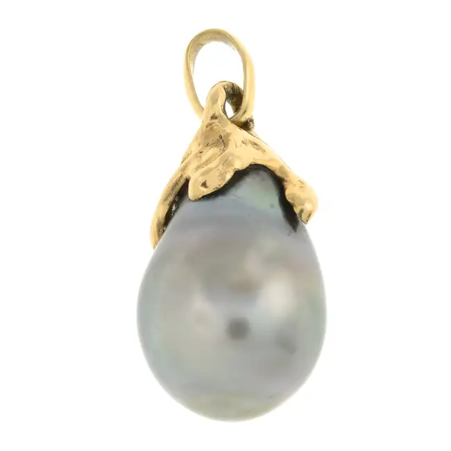 Cultured pearl pendant