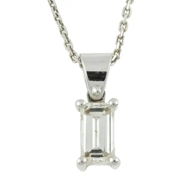 Diamond pendant, with chain