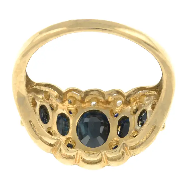 9ct gold sapphire & diamond ring