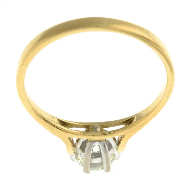 Diamond single-stone ring