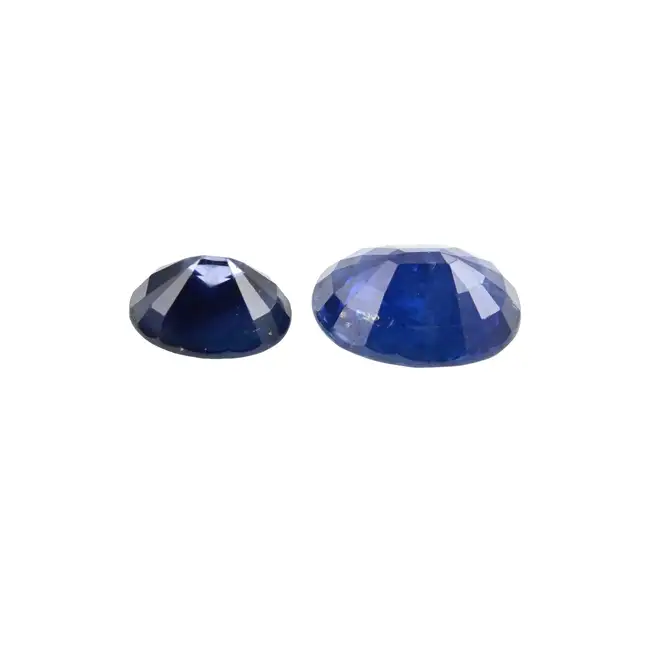 Two oval-shape sapphires, 3.98ct