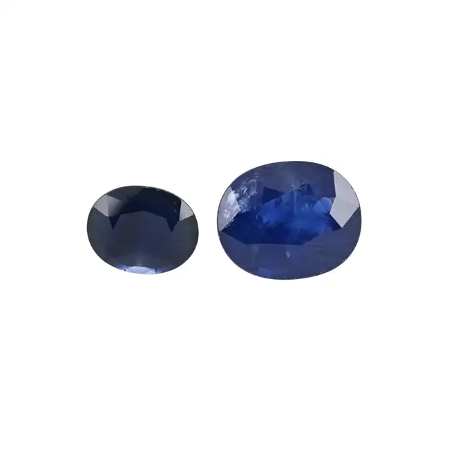Two oval-shape sapphires, 3.98ct