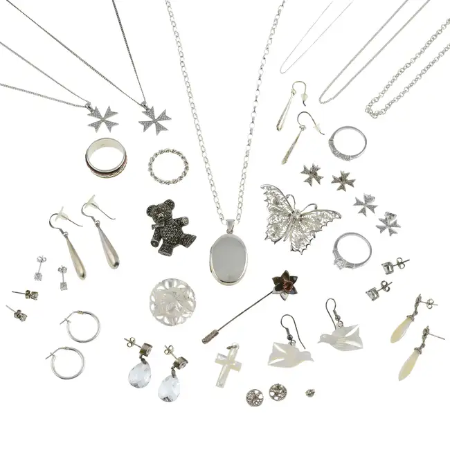 Selection of various jewellery items