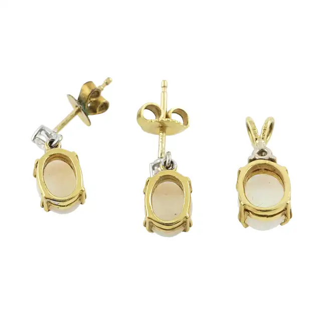 18ct gold opal & diamond earrings & pendant