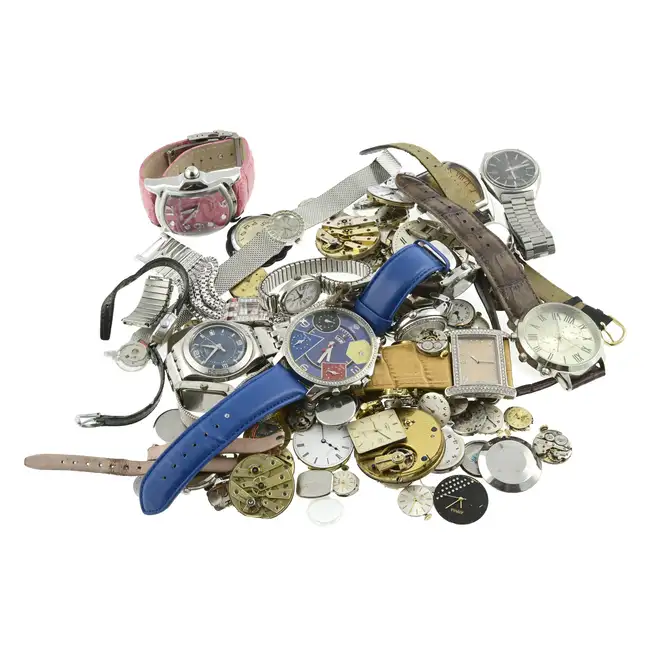 Eighteen watches with watch movements. Appox 50. 