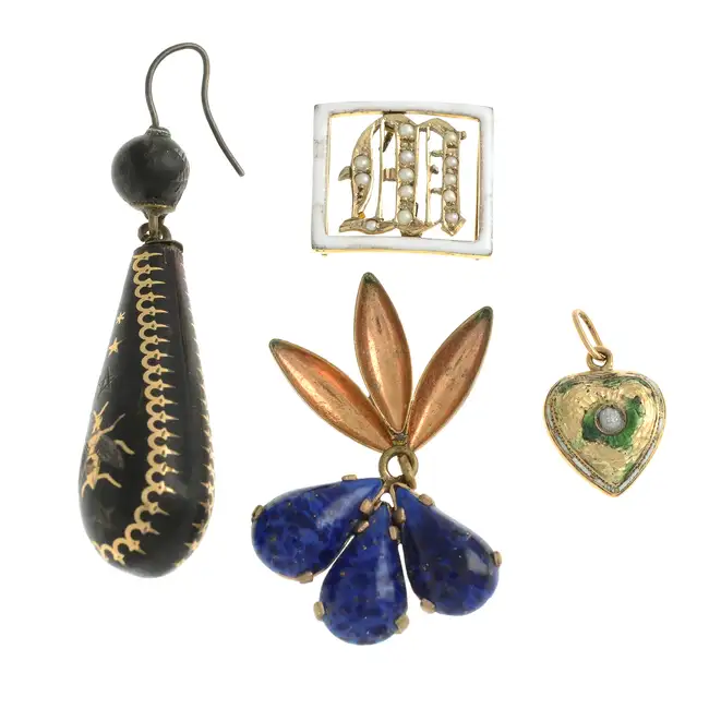 Four items of jewellery