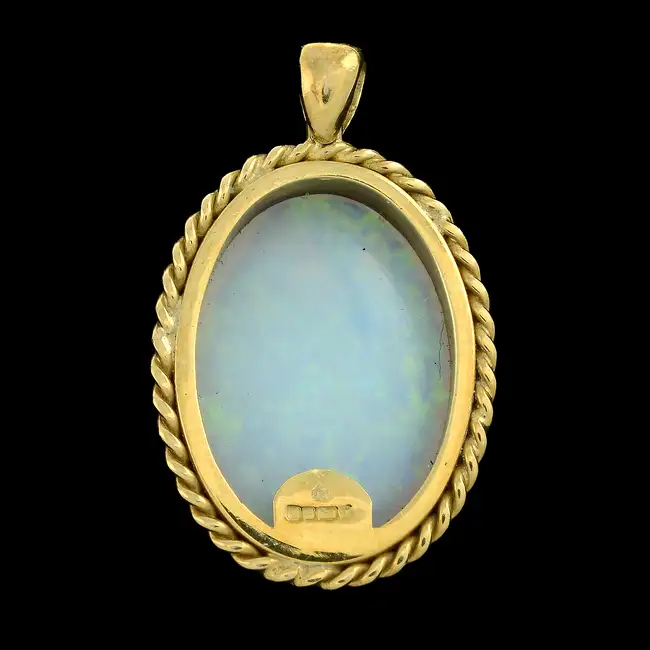 18ct gold opal single-stone pendant
