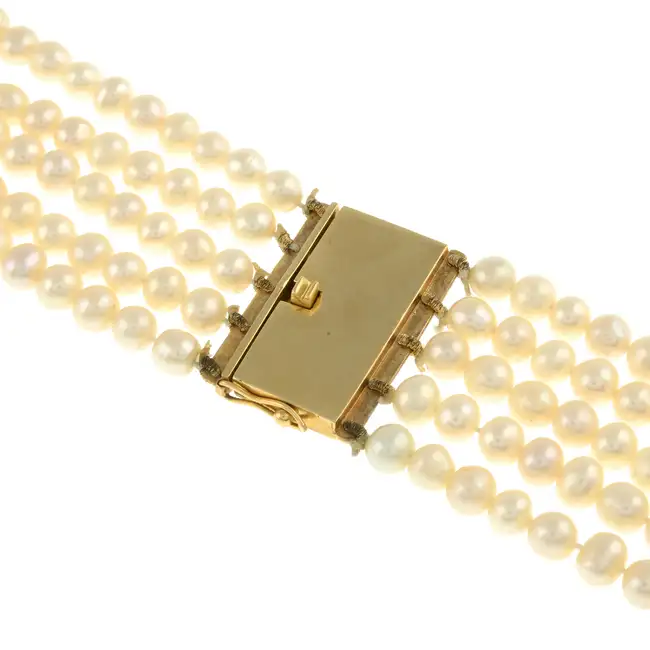 Cultured pearl necklace, with diamond detail