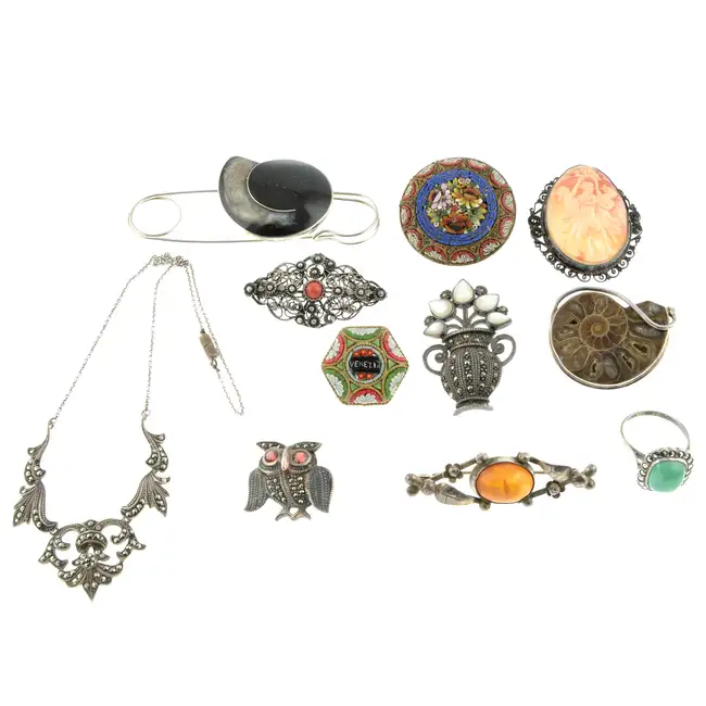 Selection of jewellery
