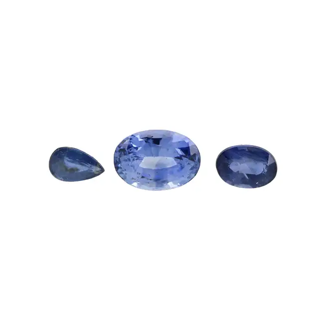 Three vari-shape sapphires, 1.95ct