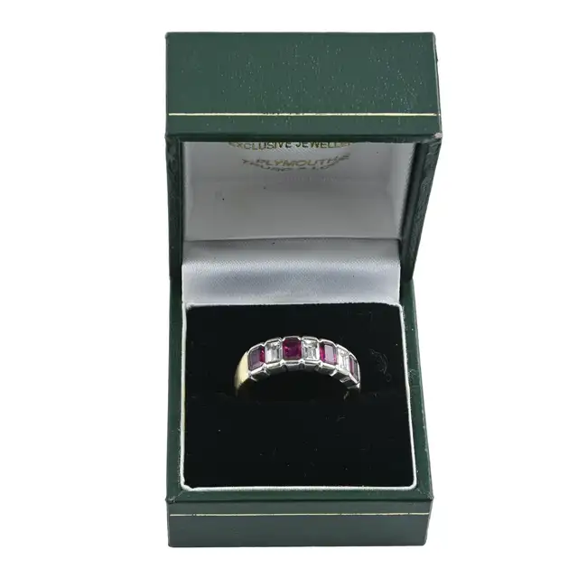 18ct gold ruby & diamond ring