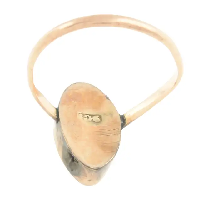 Early 20th c. 9ct gold mother-of-pearl ring